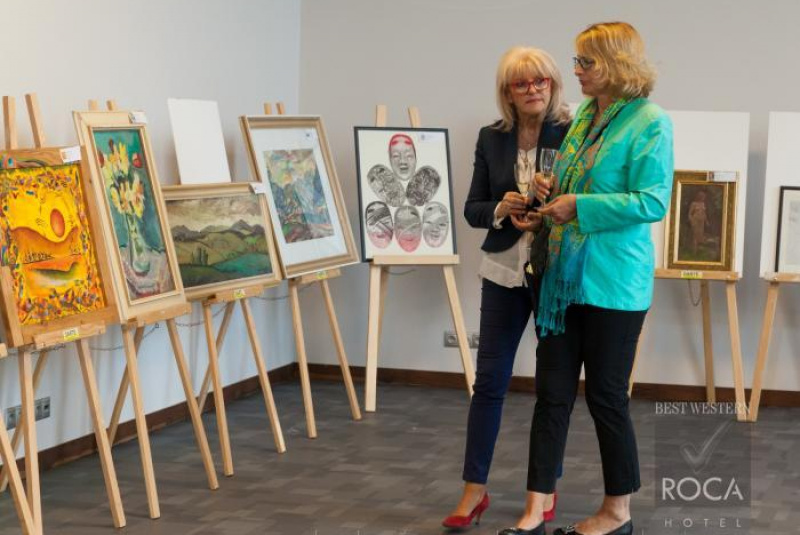 Auction of Modern Art show IZABELA KOMJATI