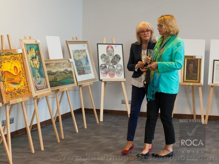 Auction of Modern Art show IZABELA KOMJATI