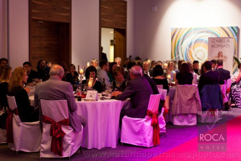 Auction of Modern Art show IZABELA KOMJATI