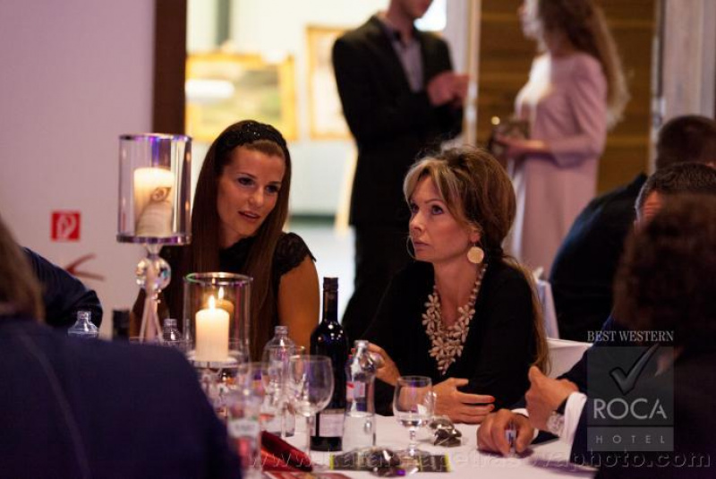 Auction of Modern Art show IZABELA KOMJATI