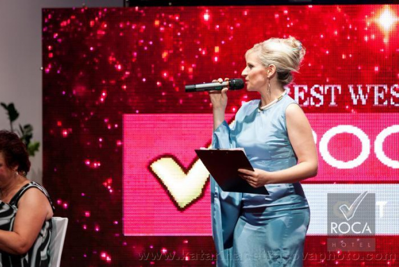 Auction of Modern Art show IZABELA KOMJATI