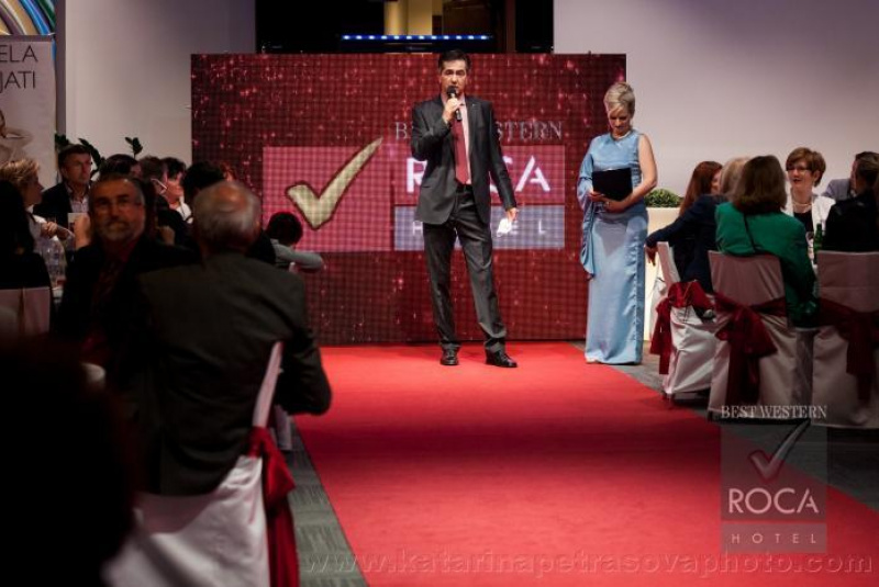 Auction of Modern Art show IZABELA KOMJATI