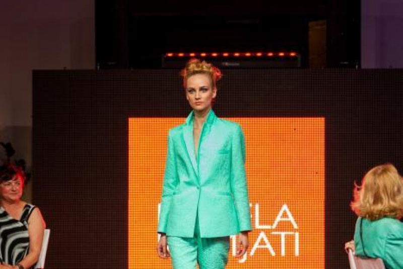 Auction of Modern Art show IZABELA KOMJATI