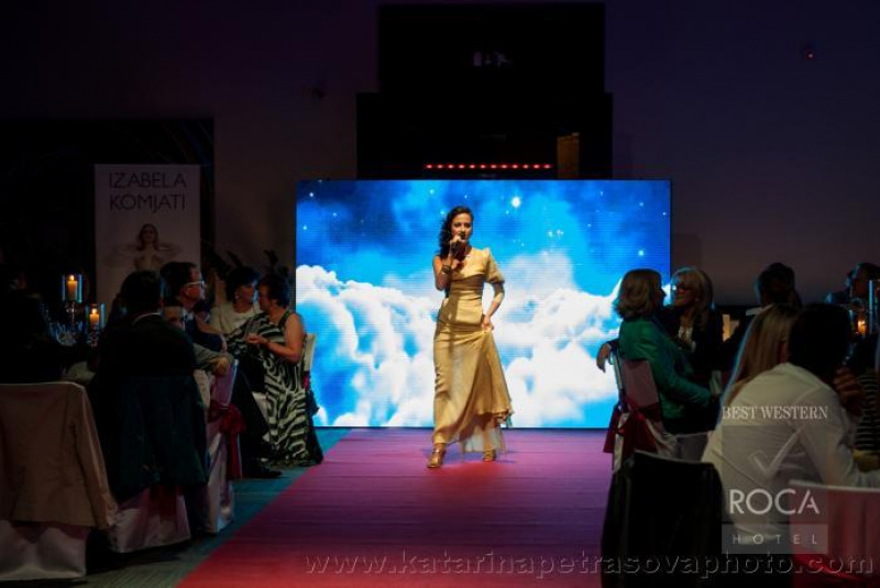 Auction of Modern Art show IZABELA KOMJATI