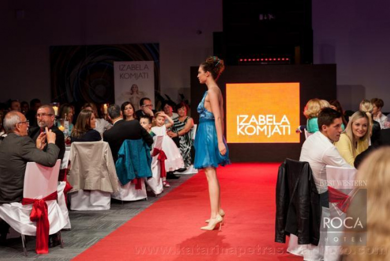 Auction of Modern Art show IZABELA KOMJATI