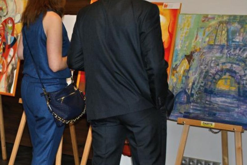 Auction of Modern Art show IZABELA KOMJATI