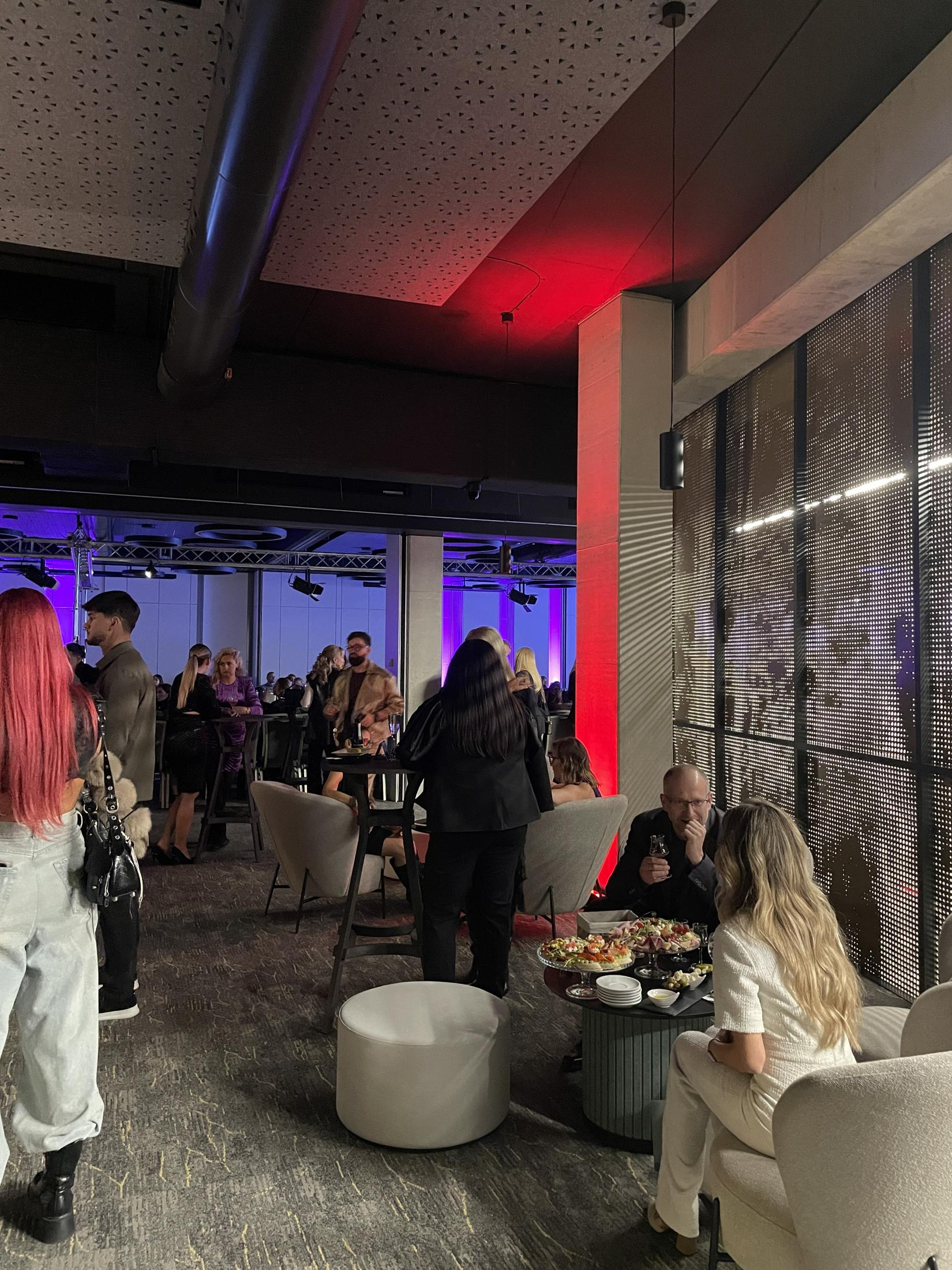 Evening parties and balls with elegance